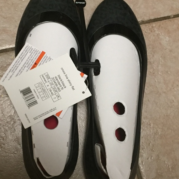 crocs lina shiny flat